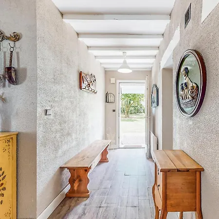 3 Bedroom Cozy In Holiday home