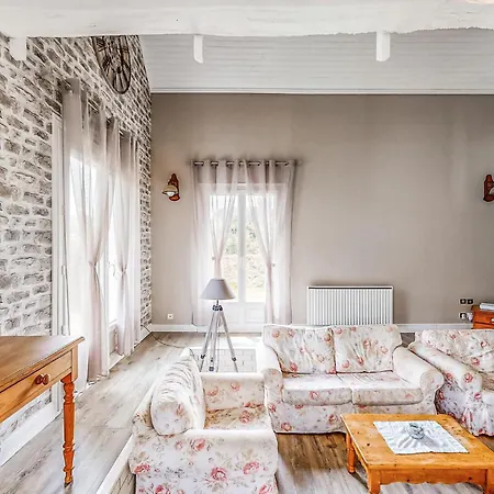 3 Bedroom Cozy In Etainhus