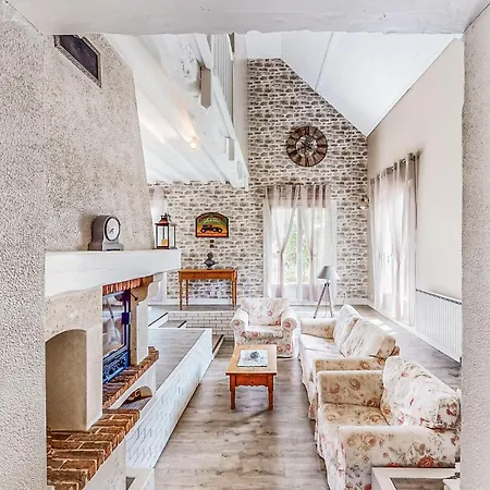 3 Bedroom Cozy In